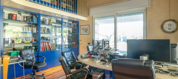 Вилла с 6 комнатами в Тавернерио, Италия № 142770 16