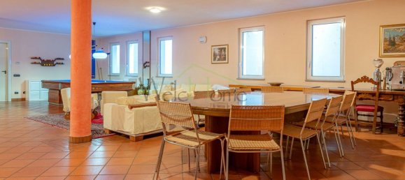 Вилла с 6 комнатами в Тавернерио, Италия № 142770 19