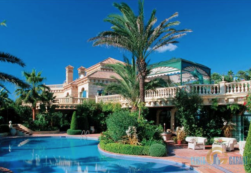 10 bedrooms Villa in Marbella, Spain No. 9981
