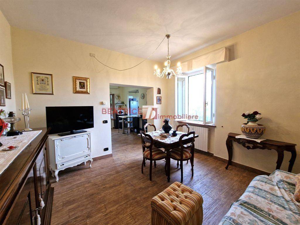 4 bedrooms Villa in Capannori, Italy No. 11010