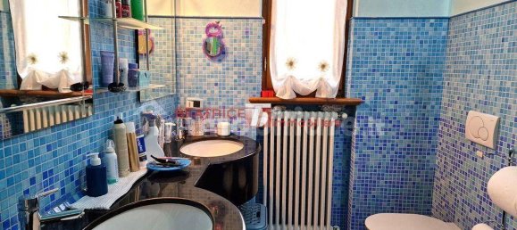 4 bedrooms Villa in Capannori, Italy No. 11010 52