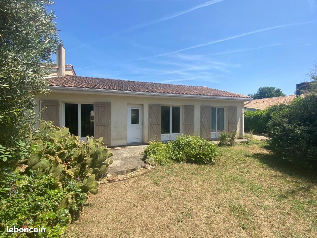 4 bedrooms House in Vayres, France No. 335464