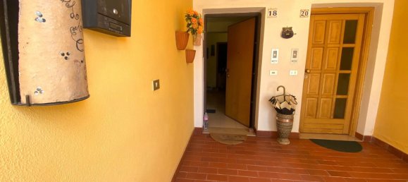 3 bedrooms House in L'Aquila, Italy No. 266784 4