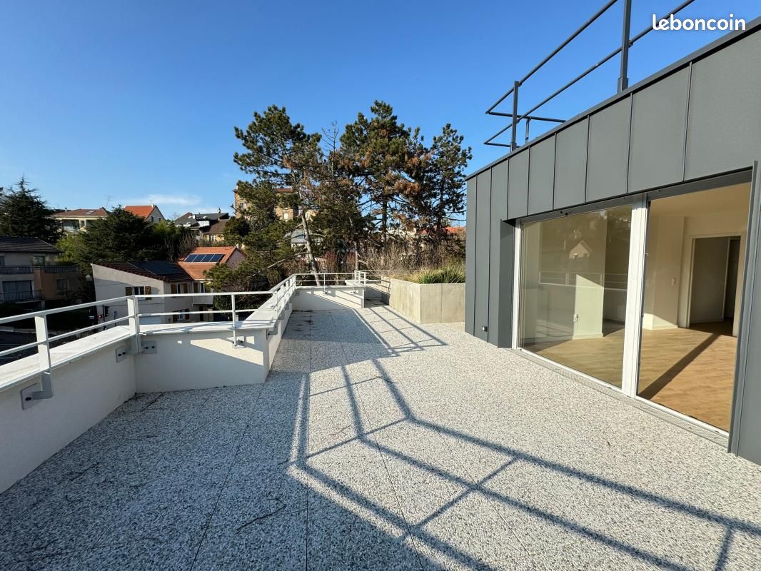 4 bedrooms Penthouse in Fontenay-aux-Roses, France No. 140233