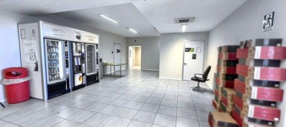 Коммерческая недвижимость 2800м² в Лечче, Италия № 374909 17