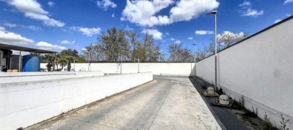 Коммерческая недвижимость 2800м² в Лечче, Италия № 374909 20