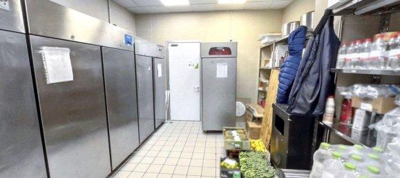 Коммерческая недвижимость 2800м² в Лечче, Италия № 374909 8