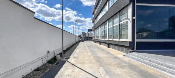 Коммерческая недвижимость 2800м² в Лечче, Италия № 374909 19