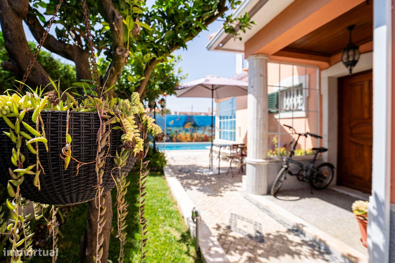 4 bedrooms House in Porto Salvo, Portugal No. 273677