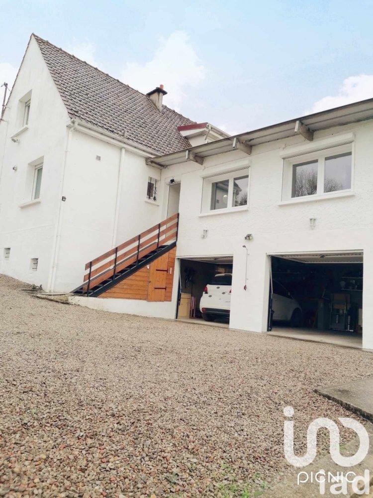 Casa de 3 dormitorios en Ponches-Estruval, France No. 219325