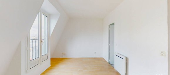 Studio in Paris, France No. 328162 8