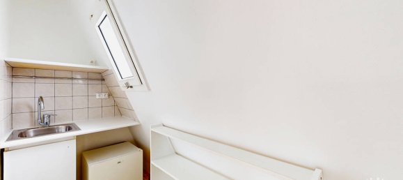 Studio in Paris, France No. 328162 7