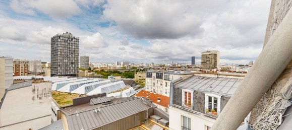 Studio in Paris, France No. 328162 12