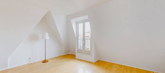 Studio in Paris, France No. 328162 6