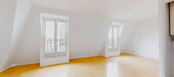 Studio in Paris, France No. 328162 3