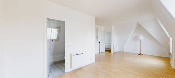 Studio in Paris, France No. 328162 5