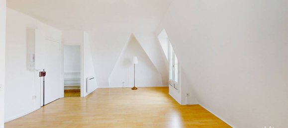 Studio in Paris, France No. 328162 4