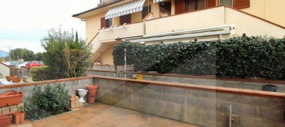 Apartamento de 2 dormitorios en Pontedera, Italy No. 21798 21