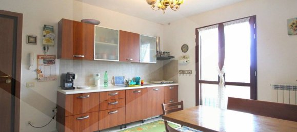 Apartamento de 2 dormitorios en Pontedera, Italy No. 21798 4