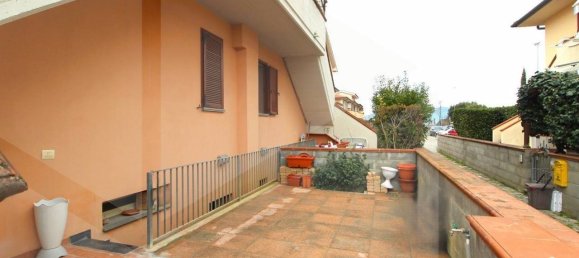 Apartamento de 2 dormitorios en Pontedera, Italy No. 21798 19