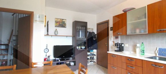 Apartamento de 2 dormitorios en Pontedera, Italy No. 21798 2
