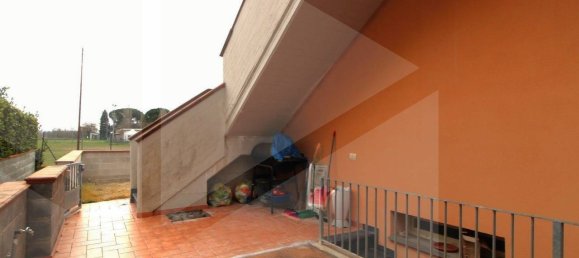Apartamento de 2 dormitorios en Pontedera, Italy No. 21798 20