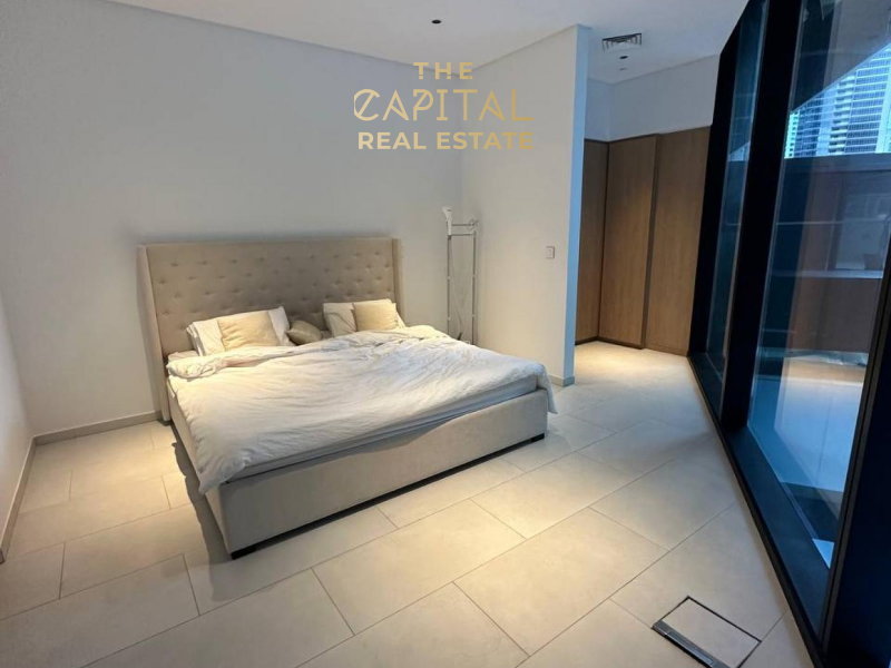 Studio in Dubai, UAE No. 11443