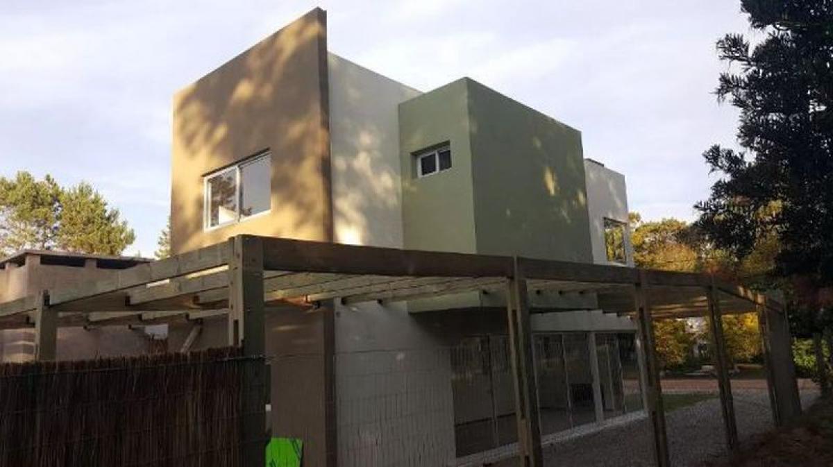 3 bedrooms House in Maldonado, Uruguay No. 7344