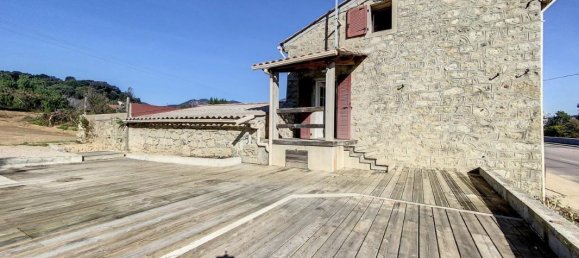 Дом с 3 комнатами в Пери, Франция № 64141 17