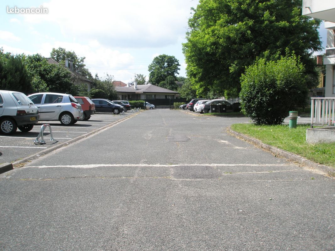 Parkplatz in Gagny, France, Nr. 323690