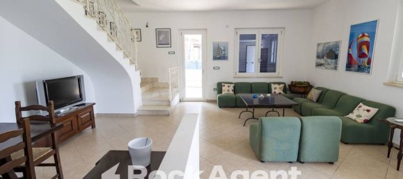 5 bedrooms Villa in Montauro, Italy No. 313159 2