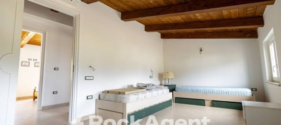 5 bedrooms Villa in Montauro, Italy No. 313159 34