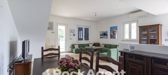 5 bedrooms Villa in Montauro, Italy No. 313159 4