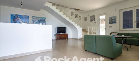 5 bedrooms Villa in Montauro, Italy No. 313159 8