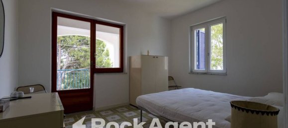 5 bedrooms Villa in Montauro, Italy No. 313159 17