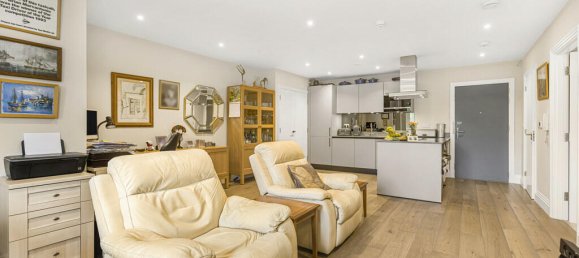 1 bedroom Apartment in Surrey, United Kingdom No. 8590 7