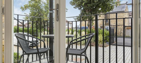 1 bedroom Apartment in Surrey, United Kingdom No. 8590 14