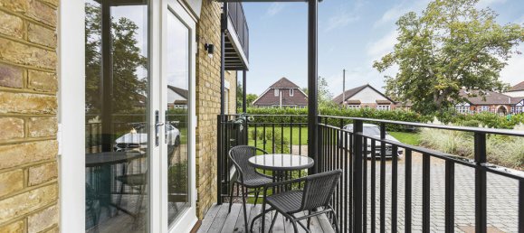 1 bedroom Apartment in Surrey, United Kingdom No. 8590 5