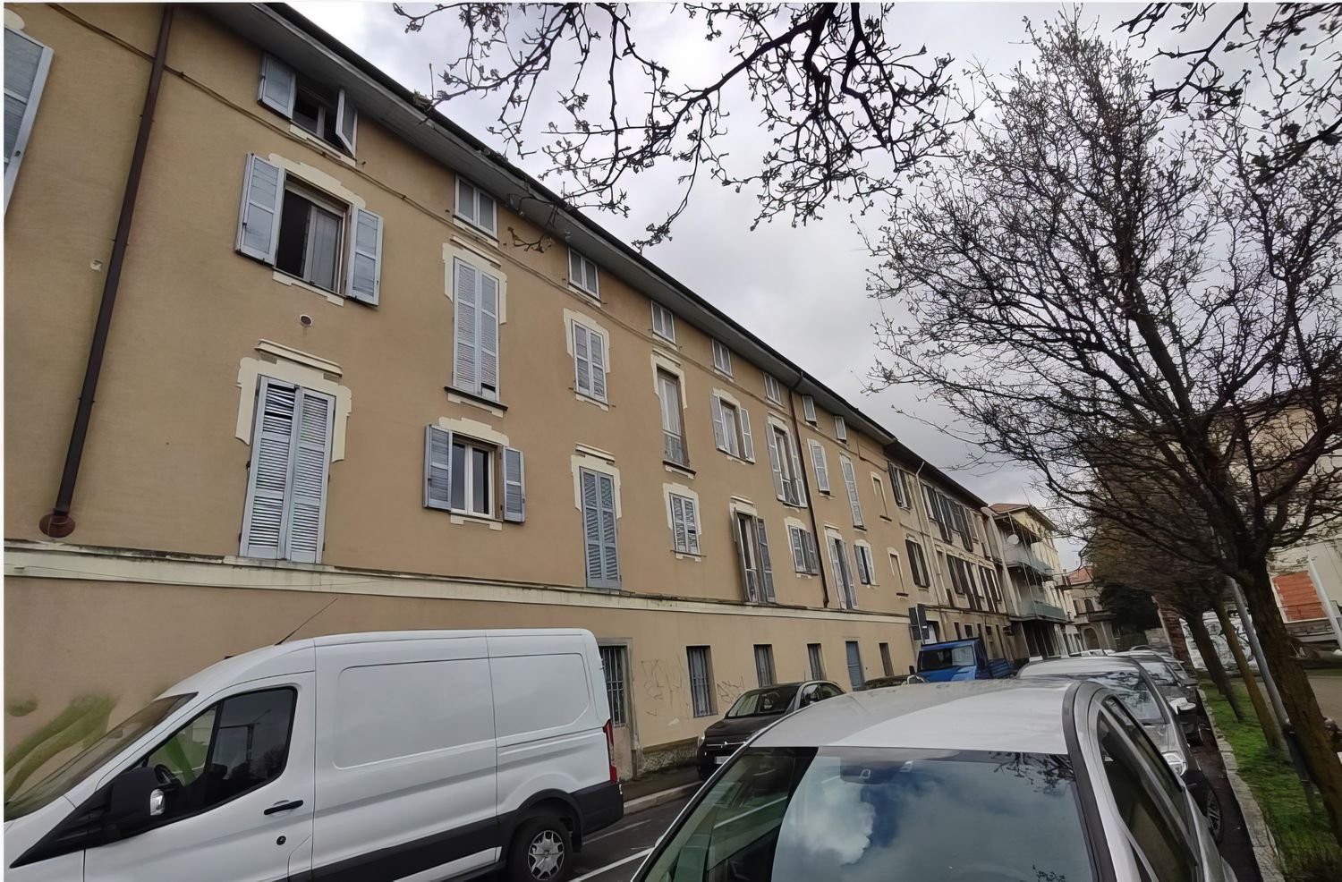 Dúplex de 4 habitaciónes en Busto Arsizio, Italy No. 305490