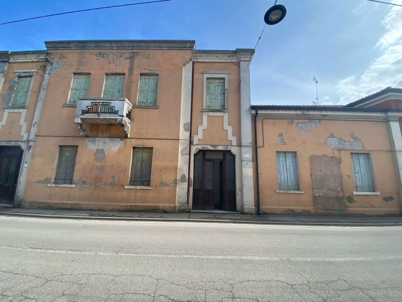 Büro in Gavello, Italy 230m², Nr. 60863