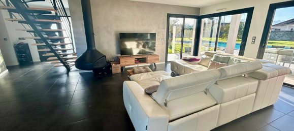 5 bedrooms House in Bordes, France No. 333247 2