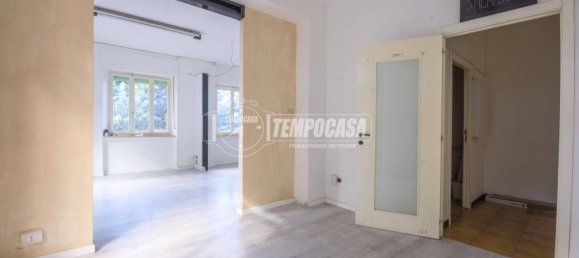 3 rooms Commercial property in Macerata, Italy No. 279335 3