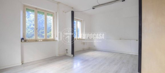 3 rooms Commercial property in Macerata, Italy No. 279335 12