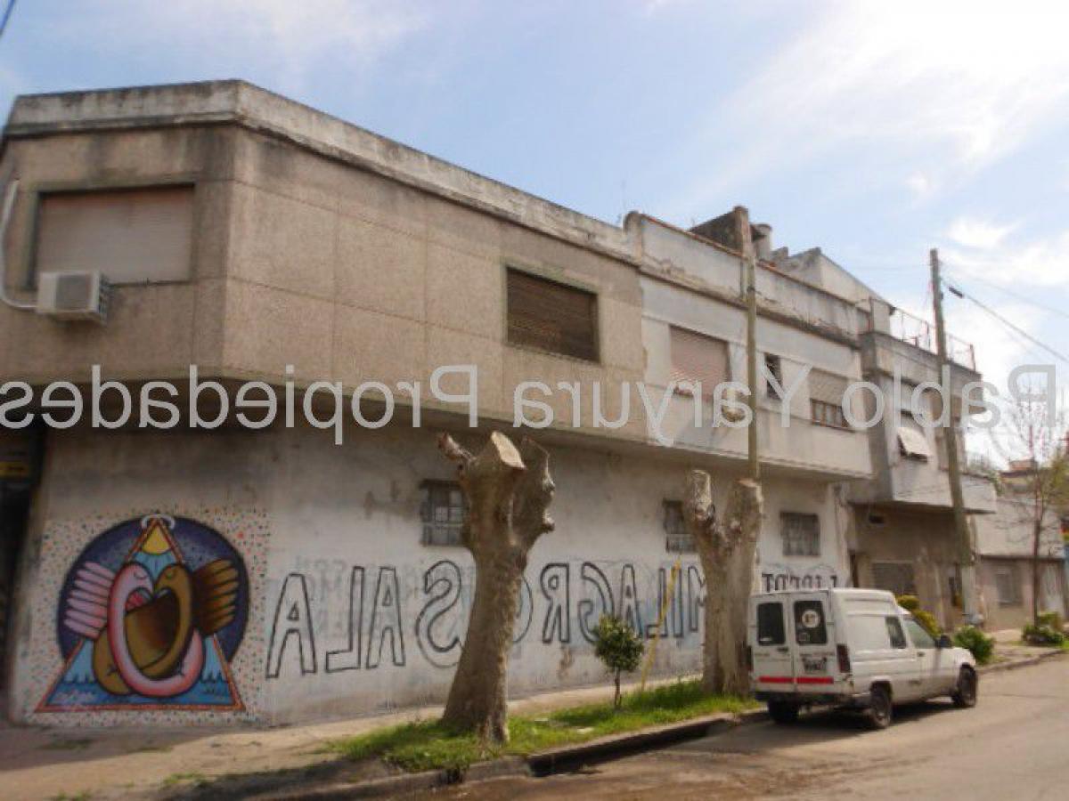 Apartamento de 2 dormitorios en Tres de Febrero, Argentina No. 9048