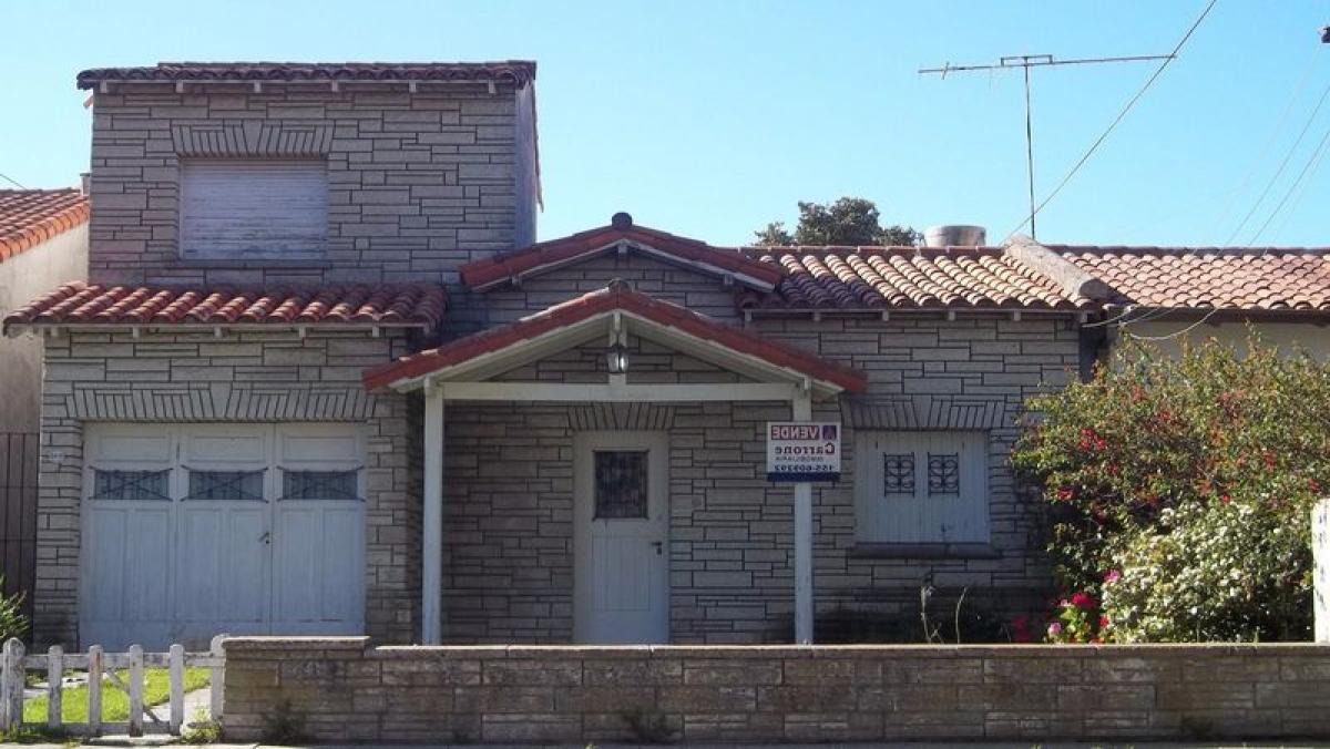 3 bedrooms House in Mar del Plata, Argentina No. 71930