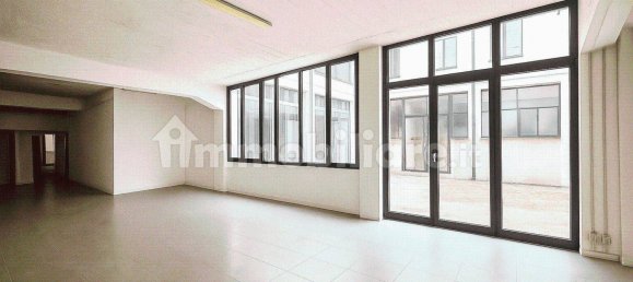 Склад с 3 комнатами в Милан, Италия № 312190 3