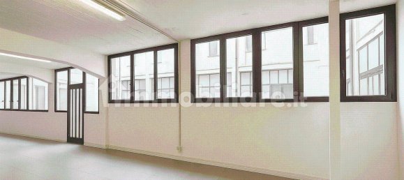 Склад с 3 комнатами в Милан, Италия № 312190 2