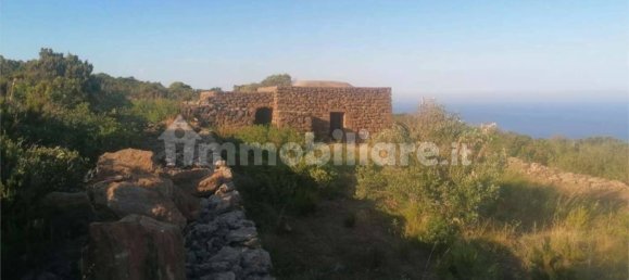 3 bedrooms House in Pantelleria, Italy No. 82337 10