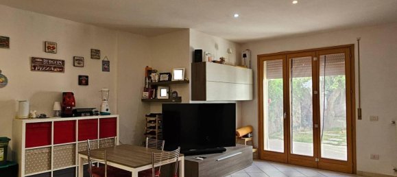 4-salle Appartement à Grosseto, Italy No. 25037 2