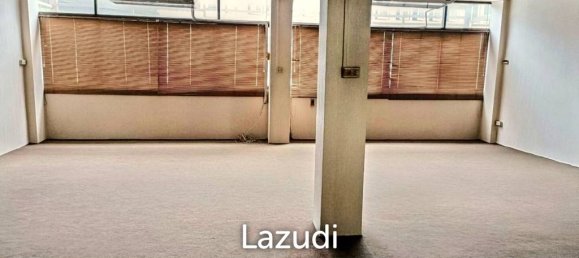 7 bedrooms Bungalow in Bangkok, Thailand No. 25365 4